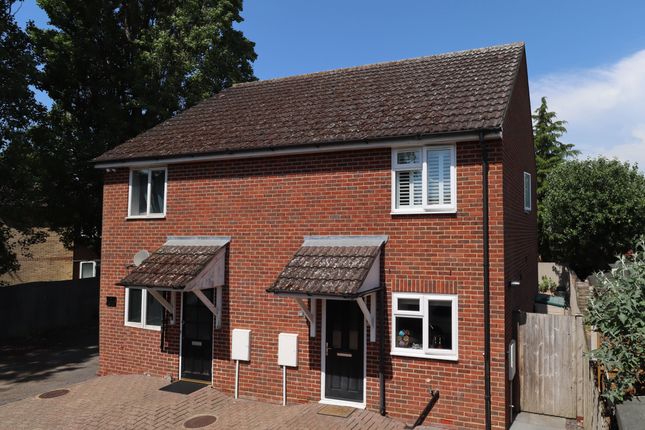 2 bed property, in Leaf Way, £525,000