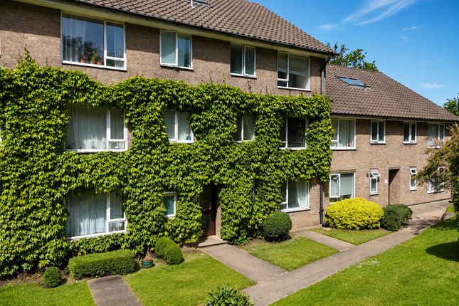 1 bed property, in London Road, £275,000