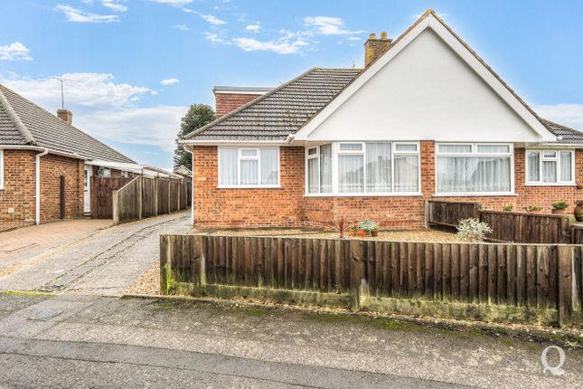 3 bed property, in Downs Close, £300,000