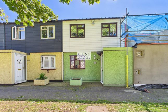 3 bed property, in Larkspur Close, £270,000