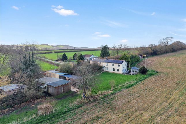 4 bed property, in Launceston, £375,000