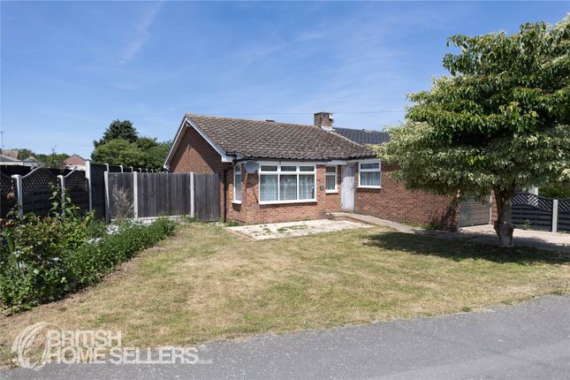 2 bed property, in Holly Way, £285,000
