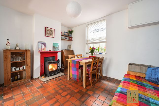 3 bed property, in Park Crescent Road, £475,000