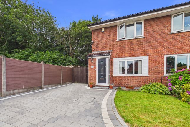 2 bed property, in Tenby Close, £210,000