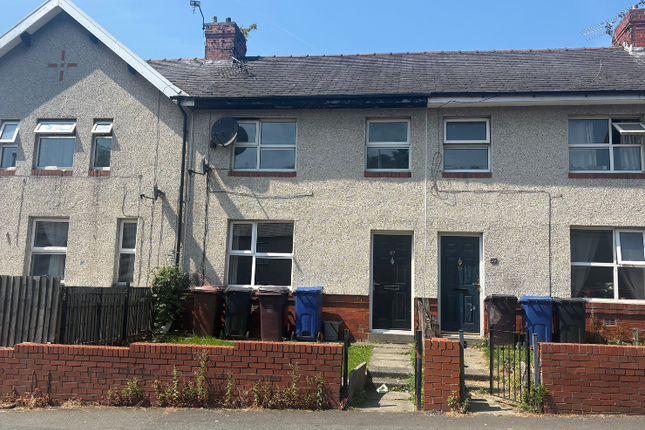 2 bed property, in Garden Street, £70,000