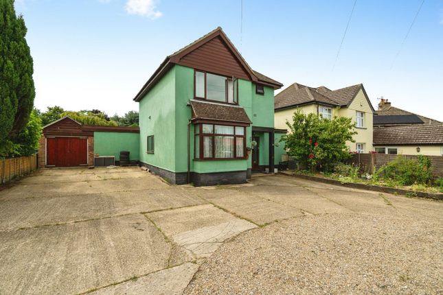 5 bed property, in Lowestoft Road, £400,000