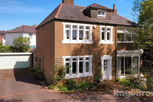 3 bed property, in The Close, £800,000