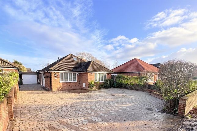 4 bed property, in Manor Crescent, £599,950