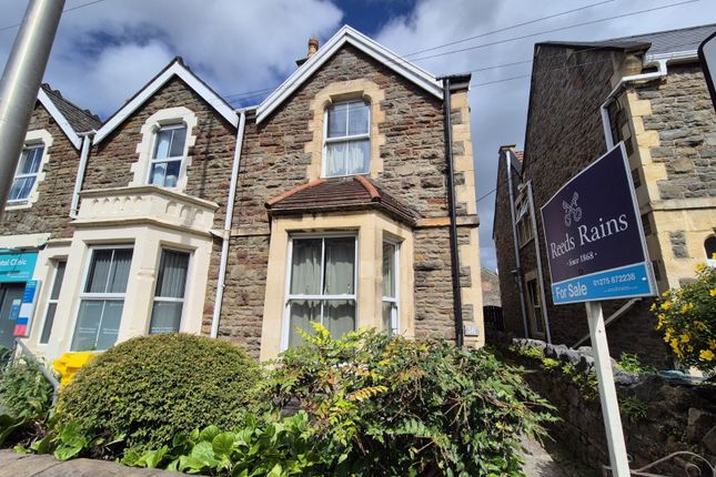 2 bed property, in Kenn Road, £295,000