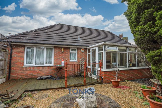 2 bed property, in Carillon Gardens, £240,000