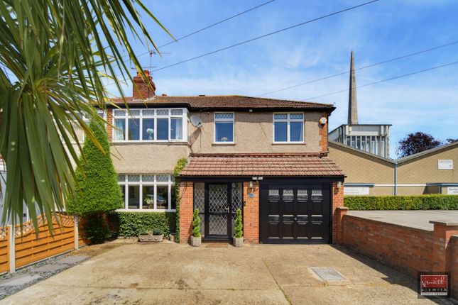 4 bed property, in Kingston Road, £650,000
