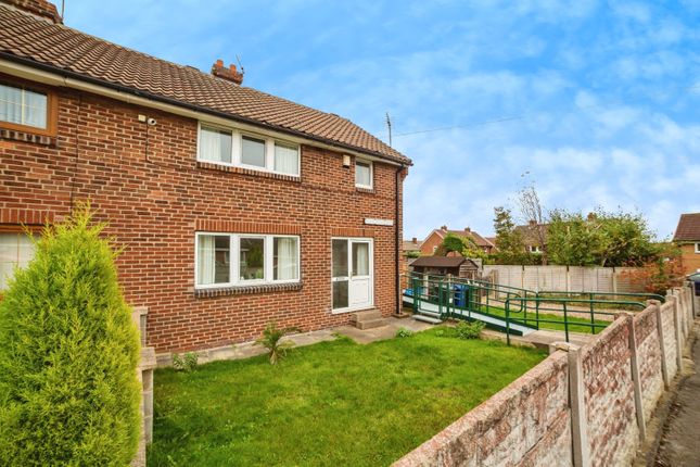 3 bed property, in Manor Drive, £140,000