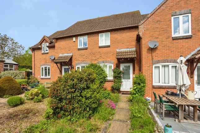 2 bed property, in Hollytree Lane, £200,000