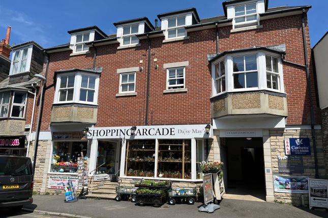2 bed property, in Kings Road East, £220,000