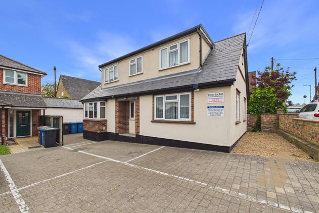 3 bed property, in Upper East Street, £190,000