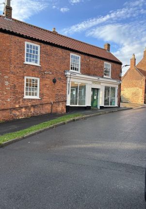 1 bed property, in High Street, £195,000