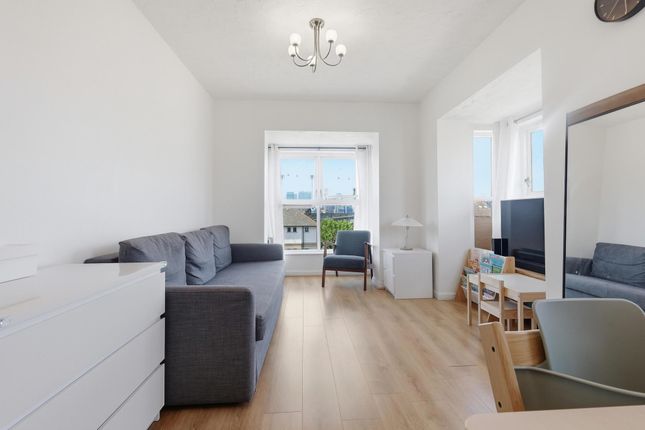 2 bed property, in East Lodge, £325,000