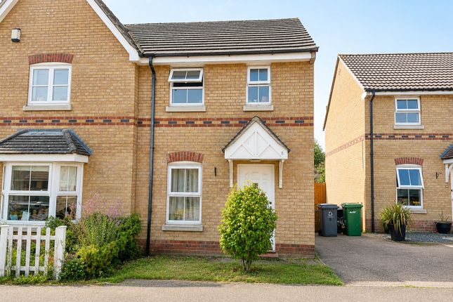 2 bed property, in Dalbier Close, £220,000