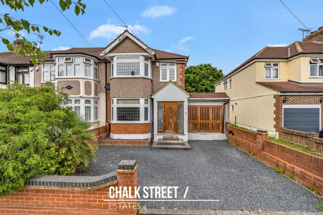 3 bed property, in Heather Glen, £575,000