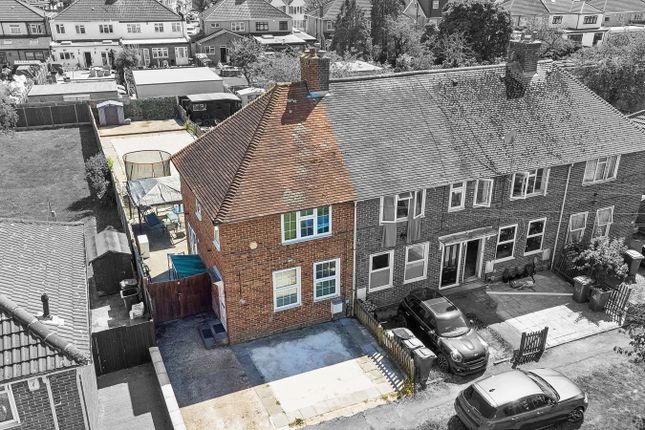 2 bed property, in Paulhan Road, £480,000