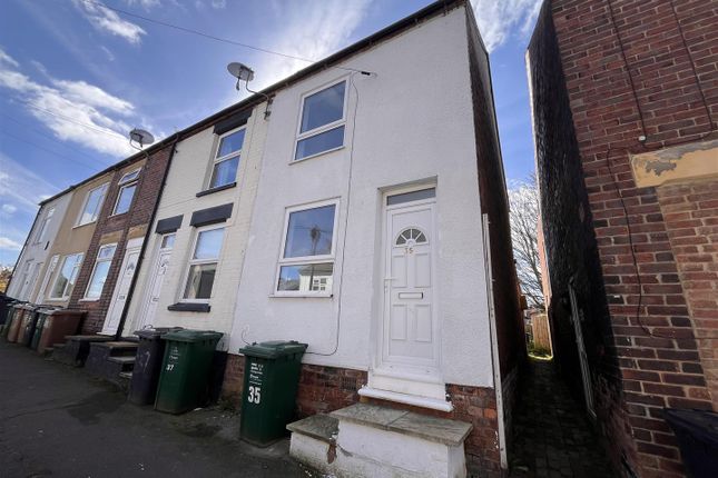 2 bed property, in Weston Street, £135,000