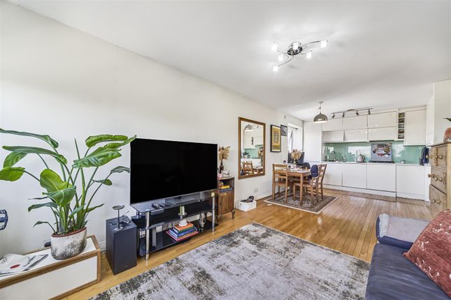 2 bed property, in Austin Road, £325,000