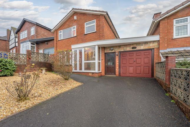 3 bed property, in The Knoll, £310,000
