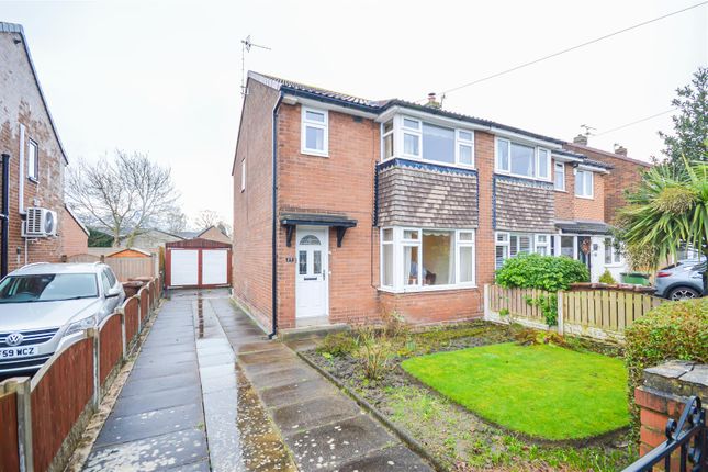 3 bed property, in Altofts Lodge Drive, £215,000