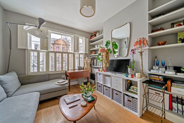 2 bed property, in Hazlebury Road, £795,000