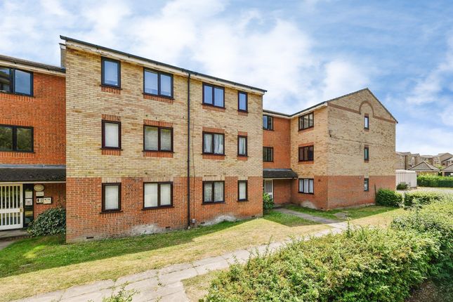 1 bed property, in Prestatyn Close, £180,000