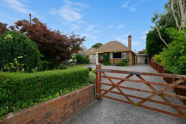 3 bed property, in Staplewood Lane, £475,000