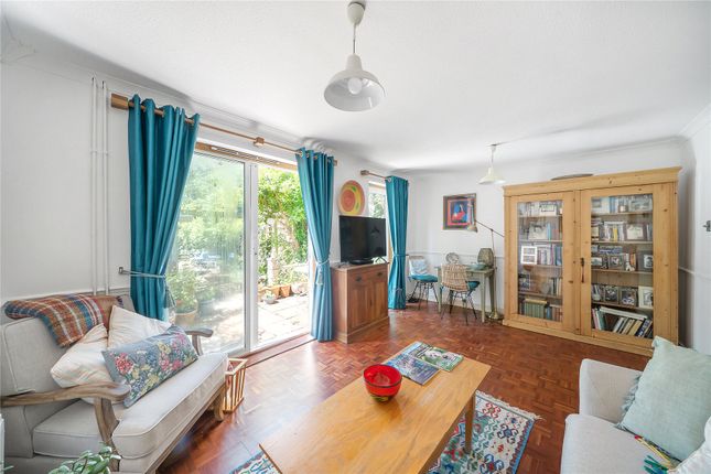 3 bed property, in Inner Park Road, £775,000