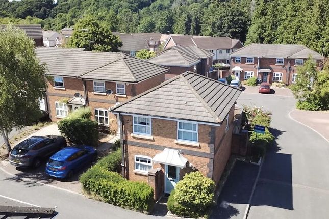3 bed property, in Riverside Court, £365,000