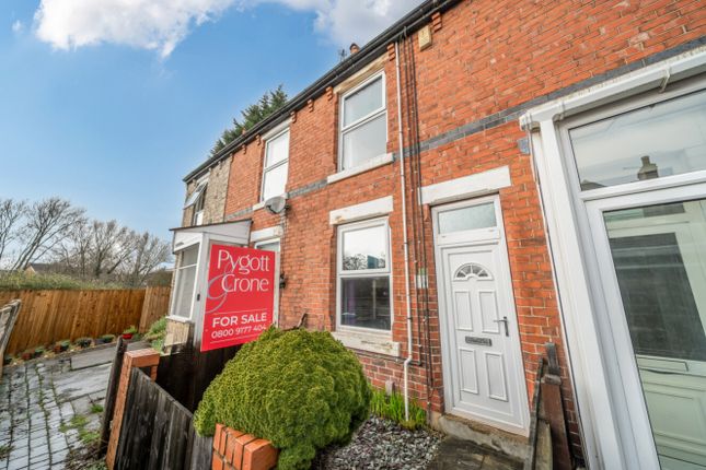 2 bed property, in Acton Avenue, £100,000