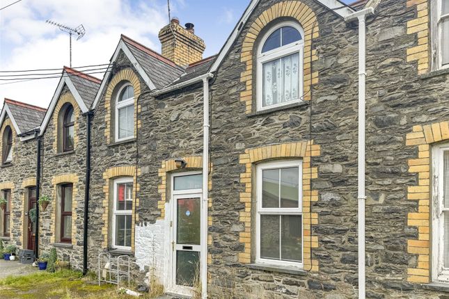 2 bed property, in Poplar Terrace, £95,000