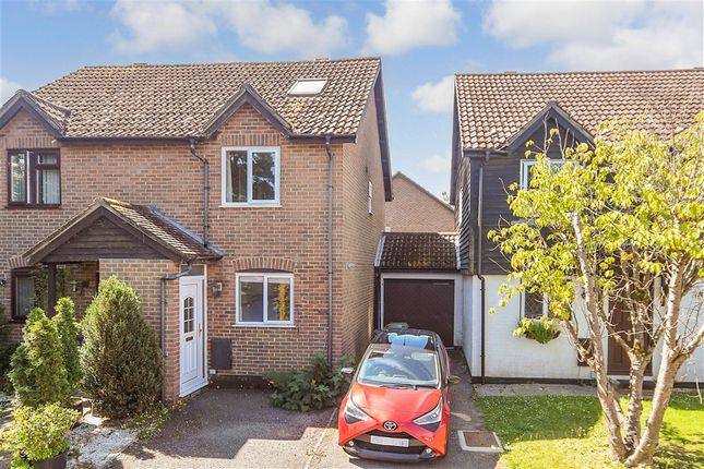 3 bed property, in Castle Rise, £325,000