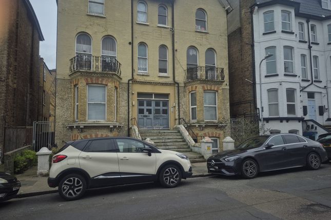 1 bed property, in Flat 2, £75,000
