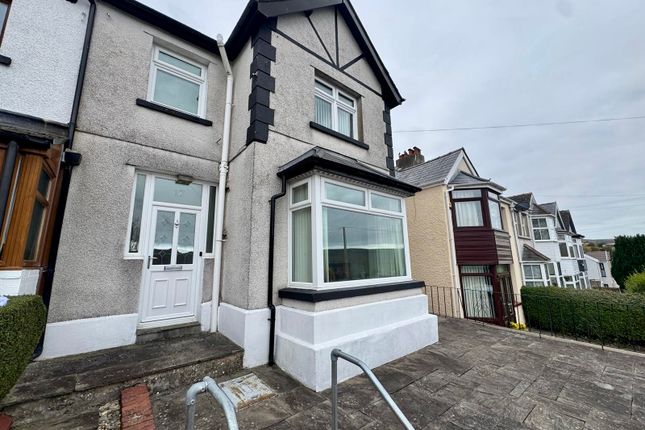 3 bed property, in Alexandra Road, £220,000