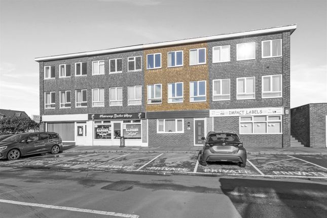 3 bed property, in Elm Park, £220,000
