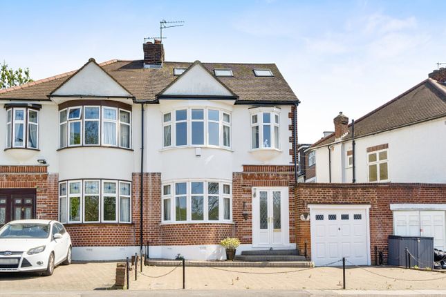 4 bed property, in East Walk, £800,000