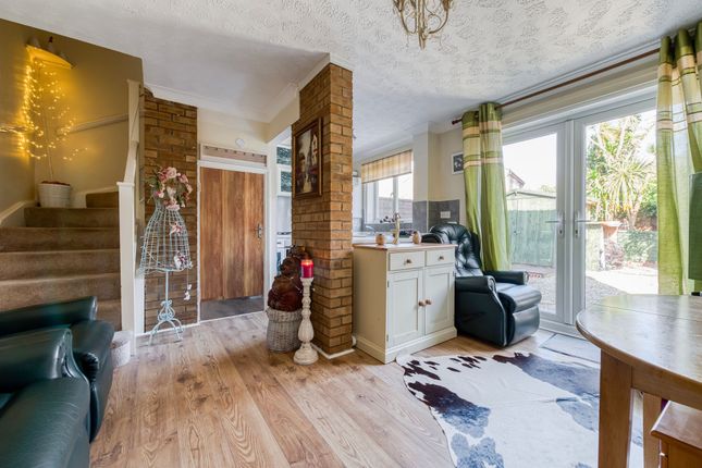 1 bed property, in Staplehurst Close, £140,000