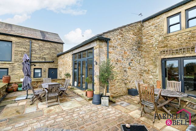 5 bed property, in Cob Lane, £680,000