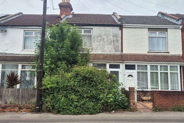2 bed property, in Winchester Road, £95,000