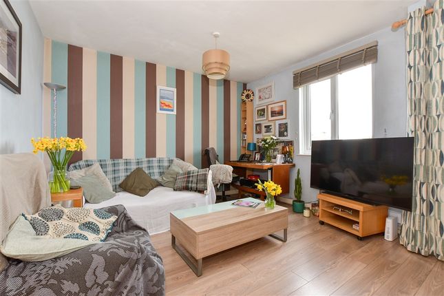 2 bed property, in Leed Street, £120,000