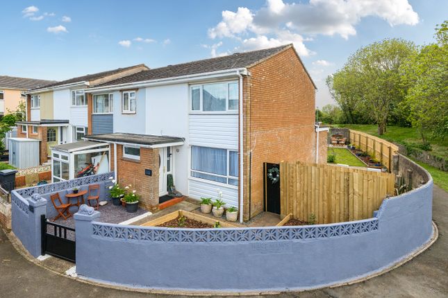 2 bed property, in Hart Manor, £320,000
