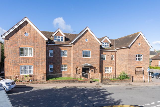 1 bed property, in Junction Road, £299,999