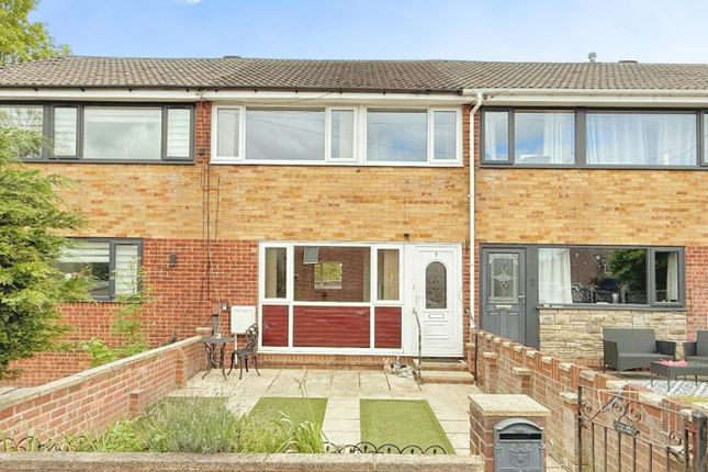 3 bed property, in Surrey Grove, £180,000