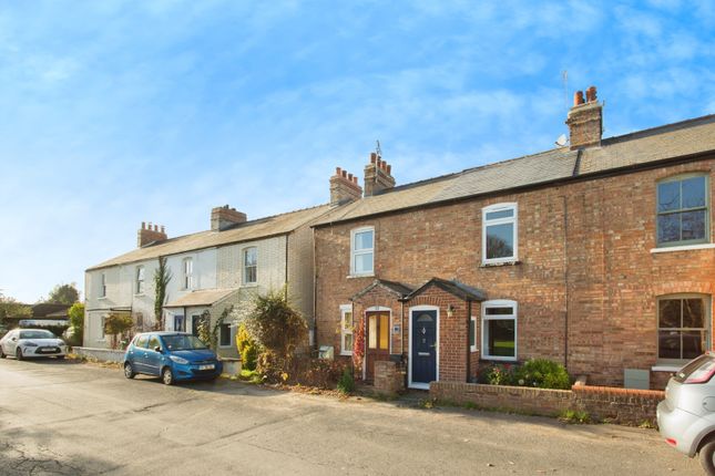 2 bed property, in The Lane, £250,000