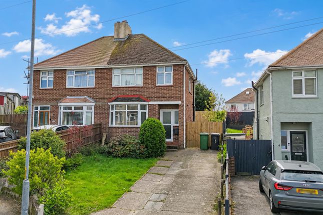 3 bed property, in Battle Crescent, £300,000