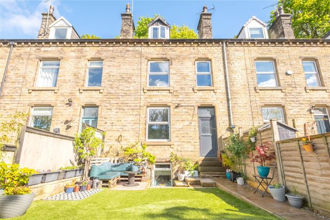 2 bed property, in Miry Lane, £220,000